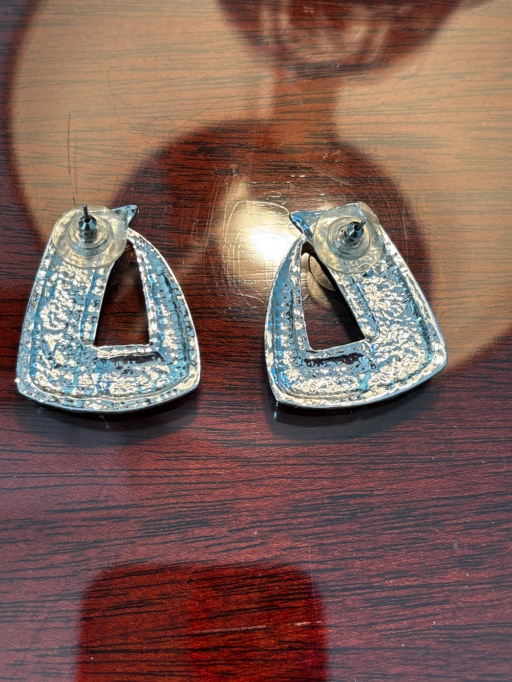 90’s Vintage Sculptural Silver-Tone and Swirled Brown Clip Earrings - Picture 2 of 2